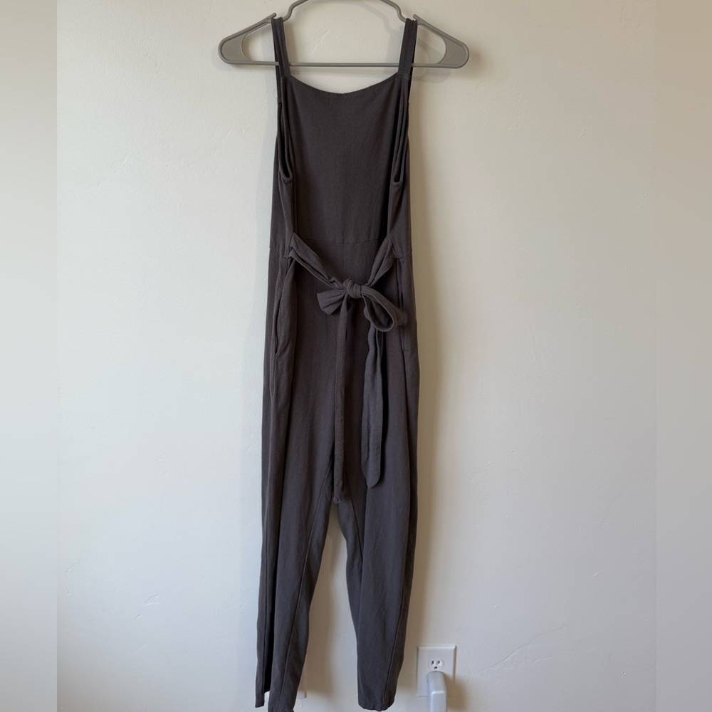 Elegant Gray Sleeveless Jumpsuit